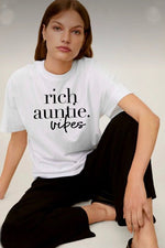 Cargar imagen en el visor de la galería, Rich Auntie Vibes T-Shirt-*FINAL SALE
